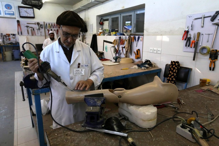 PROTEZY ZAMIAST NÓG. OFIARY AFGAŃSKIEJ WOJNY