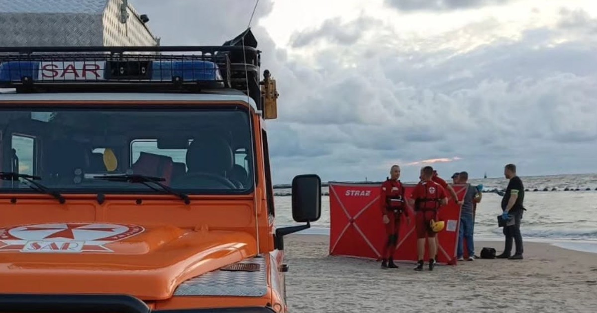 Prąd porwał dwóch plażowiczów w Darłówku. Jedna osoba nie żyje