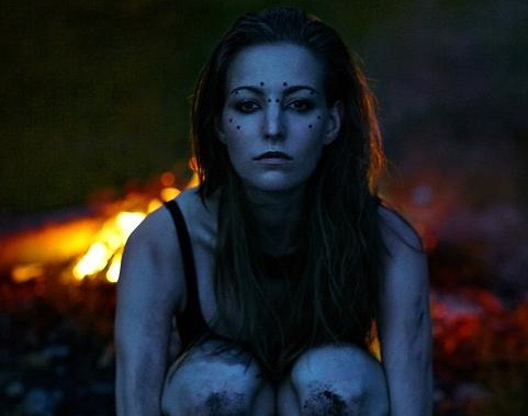 Debiut roku:Kari Amirian