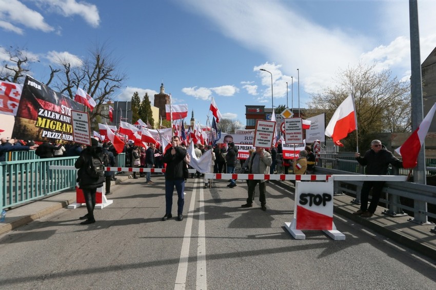 Protesti zbog imigracione politike EU na granici Nemačke i Poljske u Gubinu 5. aprila