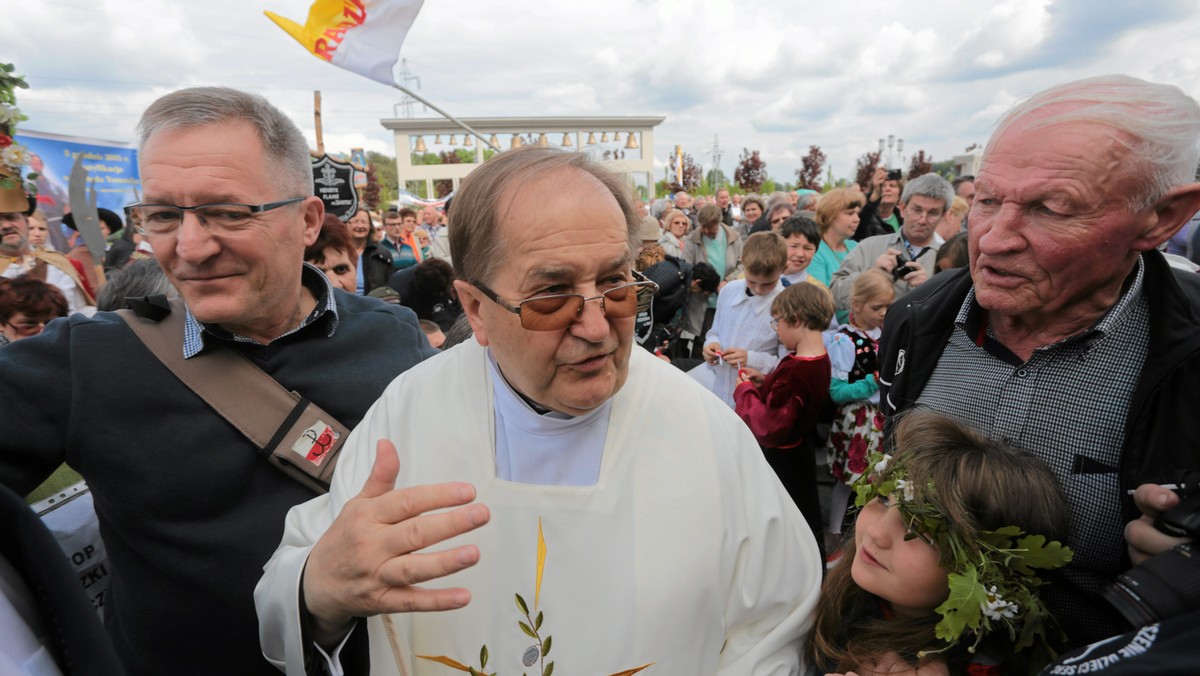 Wszczęto śledztwo w sprawie cofnięcia w 2008 r. dofinansowania Fundacji Lux Veritatis na poszukiwania wód geotermalnych w Toruniu. Według zawiadomienia ministra środowiska, Narodowy Fundusz Ochrony Środowiska i Gospodarki Wodnej stracił w tej sprawie niemal 5 mln zł.