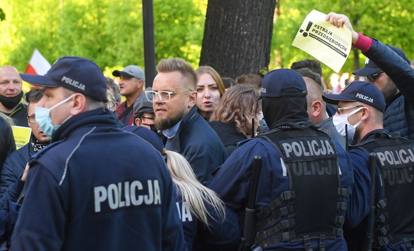 Protest przedsiębiorców. Policja zatrzymała uczestników na podstawie przepisów epidemicznych