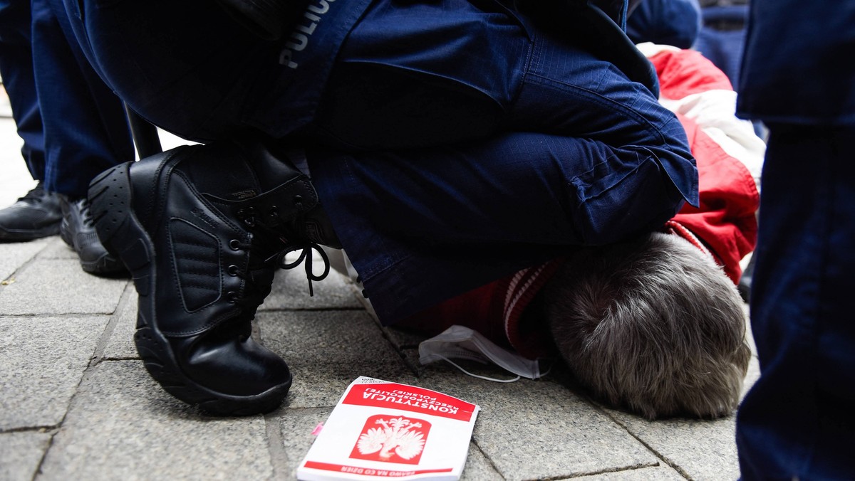 strajk przedsiębiorców zamieszki gaz łzawiący policja demonstracja zamek królewski warszawa