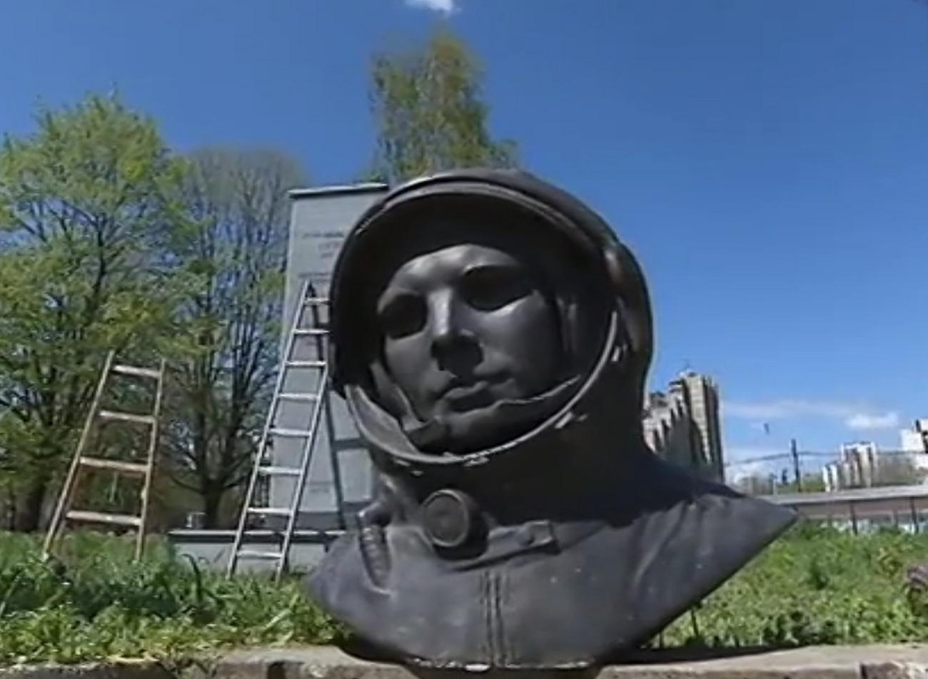 Памятник космонавту Юрию Гагарину