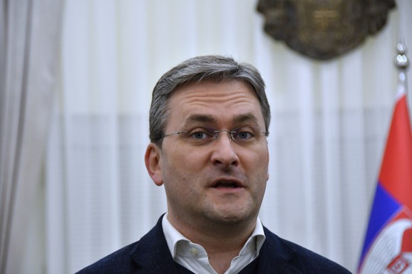 "PROGLASILI SU RUŠEVINE GENERALŠTABA KULTURNIM DOBROM KADA JE TREBALO POKLONITI MARŠALAT" Selaković: "Slavili su to sa sve otvorenim šampanjcem"