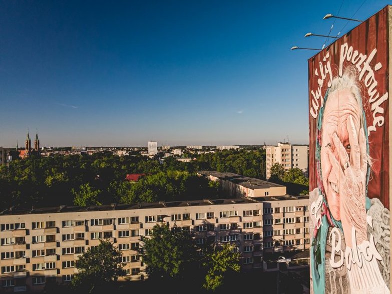 Mural "Wyślij pocztówkę do Babci" z kolejną nagrodą. Pani Eugenia rozczula!