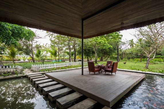 Dom w Wietnamie. Otoczony wodą i tropikalnym ogrodem! 