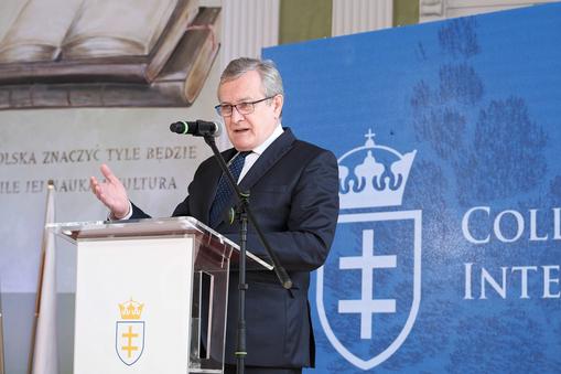 Wicepremier, minister kultury, dziedzictwa narodowego i sportu Piotr Gliński podczas konferencji inaugurującej powstanie Collegium Intermarium.