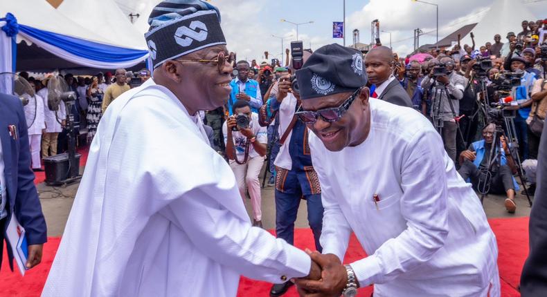 Bola Tinubu (left) shakes hands with Nyesom Wike (right) [Twitter/@officialABAT]