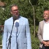 Vučić obilazi radove na lokalnom putu u Trgovištu