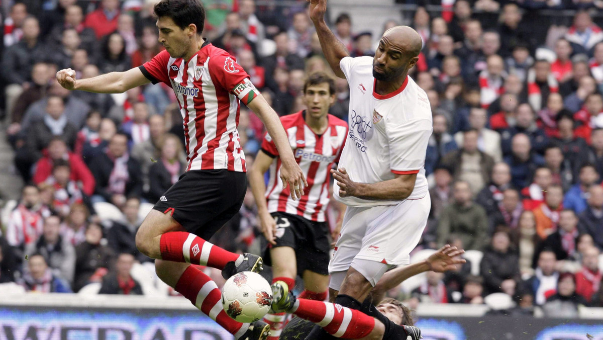 W ciekawym starciu 31. kolejki Primera Division Athletic Bilbao pokonał 1:0 (0:0) na San Mames Sevillę FC. Gola na wagę trzech punktów zdobył dla Athletiku niezawodny Fernando Llorente. Nieoczekiwanie w Walencji z Levante przegrało Atletico Madryt.