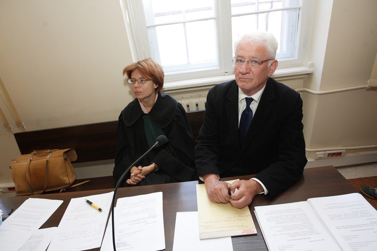 Krzysztof Wyszkowski na sali sądowej