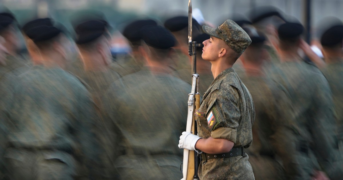 Russia's elite paratroopers and marines are refusing orders to launch ...