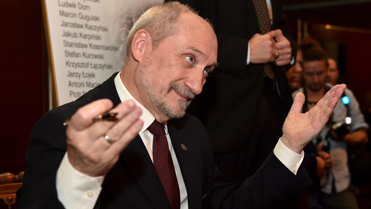 Antoni Macierewicz Patriota Roku 2016 MON polityka Prawo i Sprawiedliwość PiS