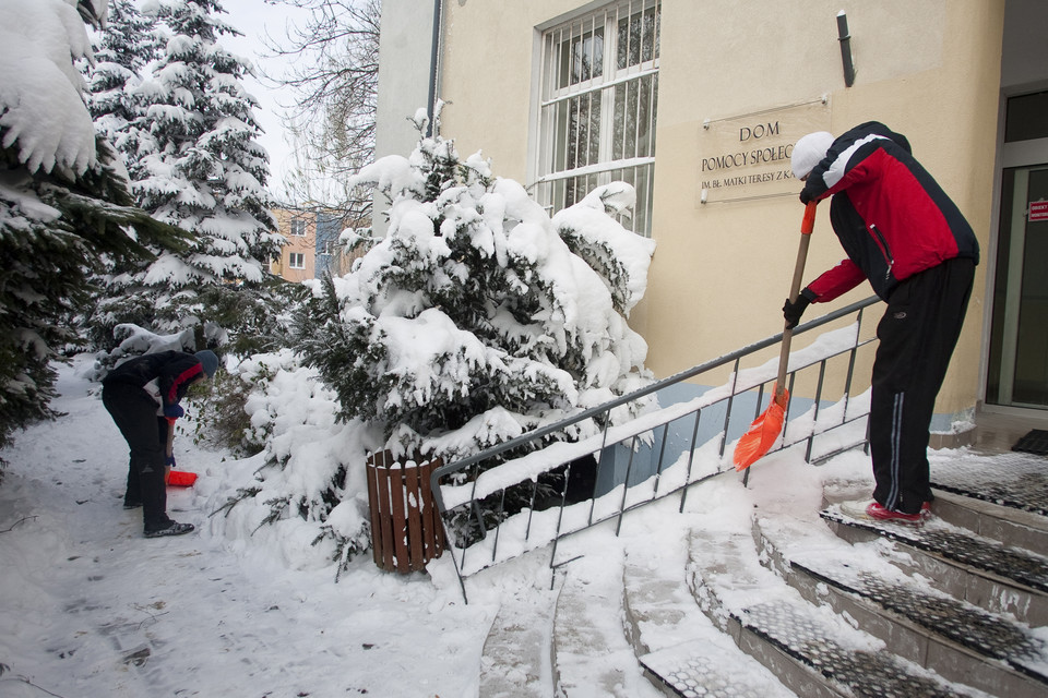 LUBLIN WIĘŹNIOWIE ODŚNIEŻAJĄ MIASTO