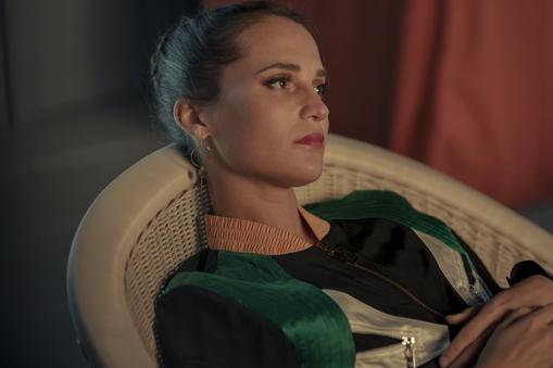 Alicia Vikander w serialu „Irma Vep