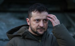 Zełenski w Paryżu zaapelował o szybkie dostarczenie broni i samolotów