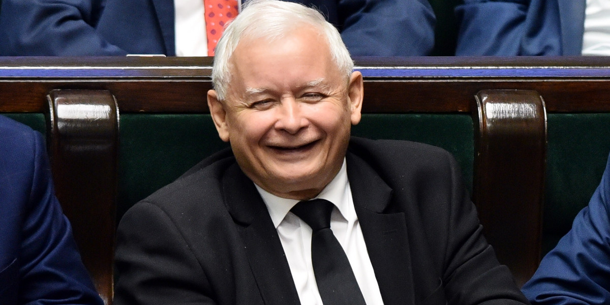 To ci niespodzianka! Senat chce, by Kaczyński dostał czternastą emeryturę!