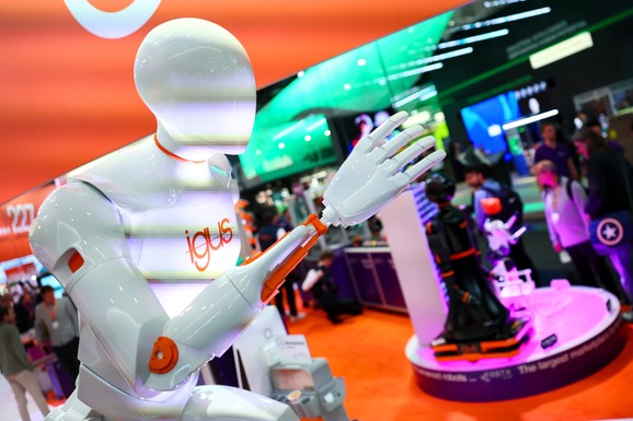 "NAPRAVIĆEMO MAŠINE ZA UBIJANJE" Isplivale šokantne poruke iz "manifesta" kompanije koja ZNA SVE O VAMA: "To je naša moralna obaveza"