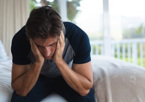 "Platio sam joj silikone, a ona ih koristi sa drugim - mogu li da je tužim'": Odgovori su urnebesni (Ilustracija)