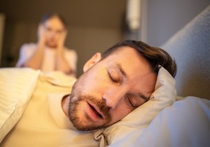 Hrkanje nije bezazlena pojava, već predstavlja ozbiljan rizik za krvni pritisak i kardiovaskularni sistem