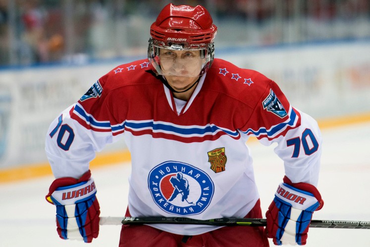 Władimir Putin strzelił 8 goli w meczu z byłymi gwiazdami NHL