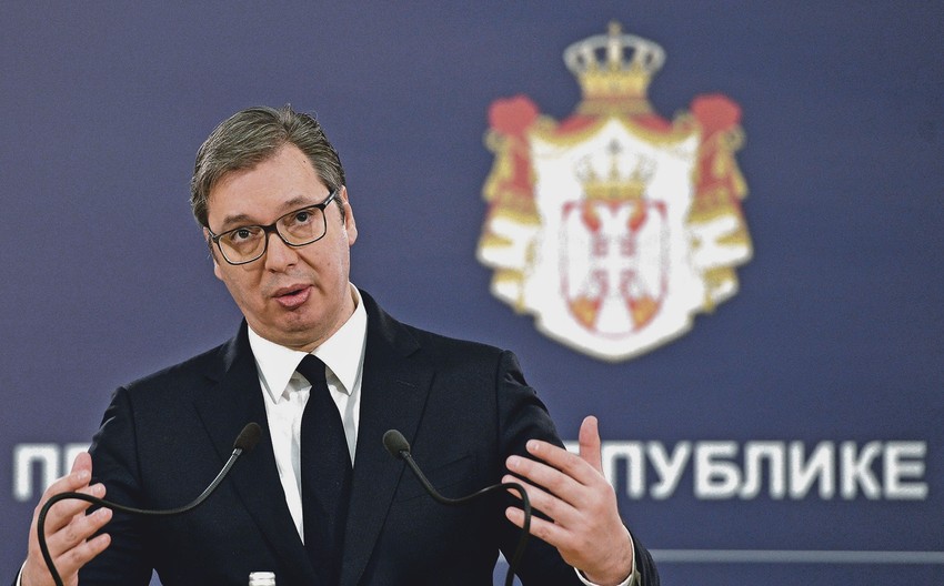 Srbija neće biti parking za migrante. Ako neko pomisli da to treba da postane, na rezolutan, jasan i nedvosmislen način naši državni organi neće dozvoliti ulaz u Srbiju onim licima za koje smatramo da bi mogla da ugroze sigurnost i bezbednost zemlje, rekao je Vučić