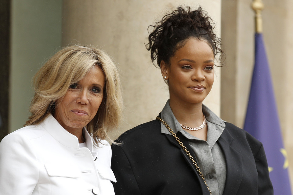 Rihanna i Brigitte Macron na spotkaniu w Paryżu