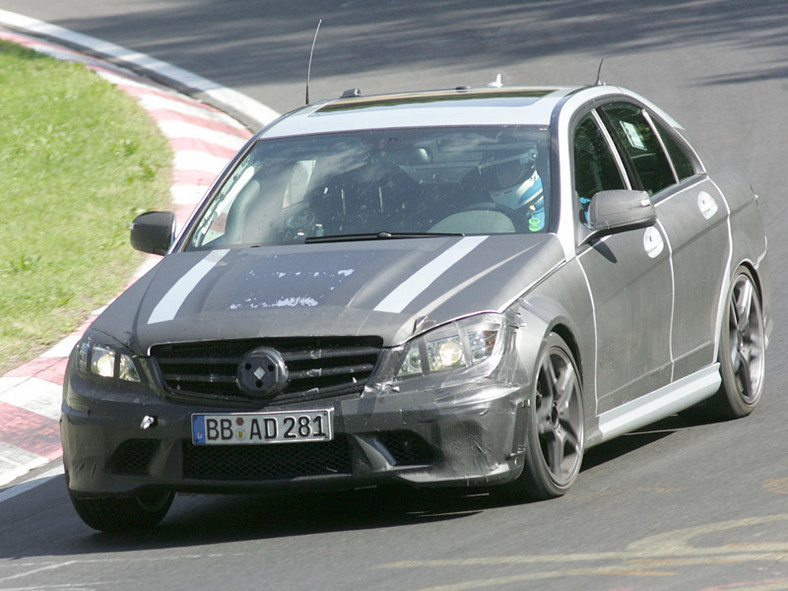 Zdjęcia szpiegowskie: Mercedes-Benz C 63 AMG także w wersji kombi