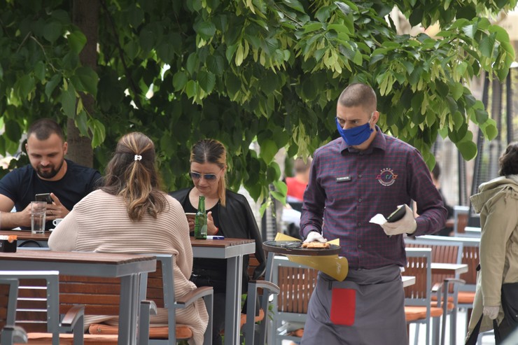 Novi Sad 2246 otvoreni kafici baste restorani foto Nenad Mihajlovic