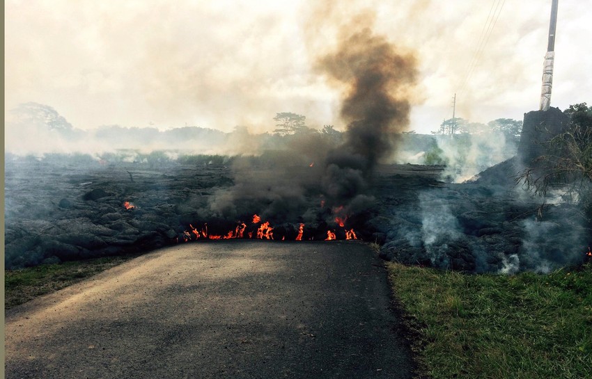Užarena lava guta sve pred sobom