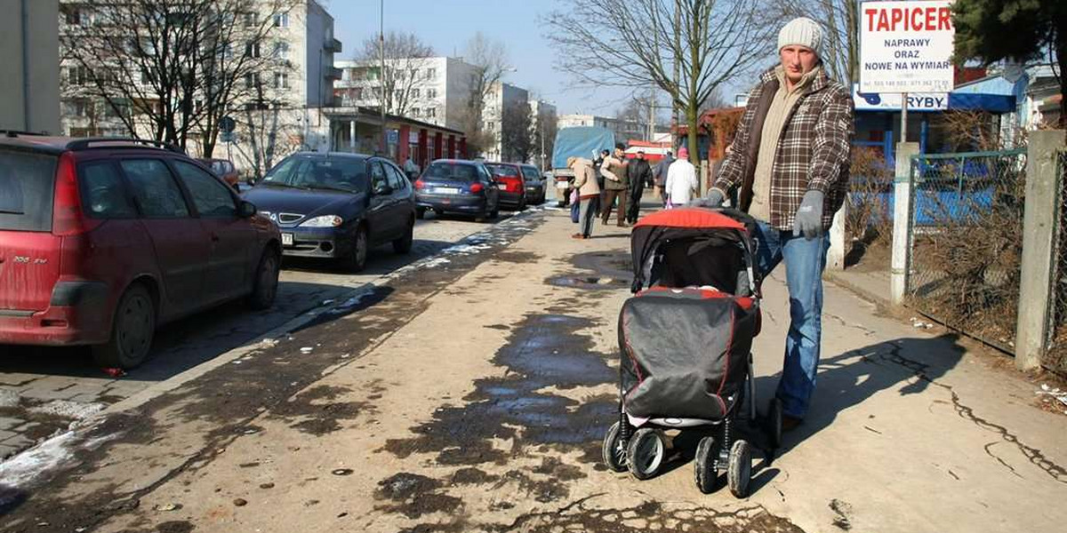 MIASTO NIE REMONTUJE CHODNIKOW