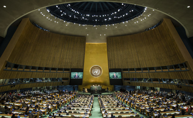 Ambasador Rosji przy ONZ Wasilij Niebienzia zaapelował w czwartek o zwołanie na piątek sesji Rady Bezpieczeństwa ONZ w sprawie Syrii; zażądał, by sekretarz generalny ONZ Antonio Guterres zorganizował publiczny briefing dla dyplomatów będących członkami Rady.