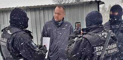 Słał sprośne wiadomości do 11-latki. Obok w łóżku spała jego żona