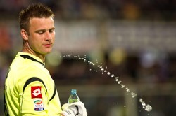 Artur Boruc już wywołał skandal w Anglii. Rzucił butelką w kibiców