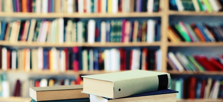 Te kryminały z 2025 r. koniecznie trzeba przeczytać. 10 światowych i polskich bestsellerów