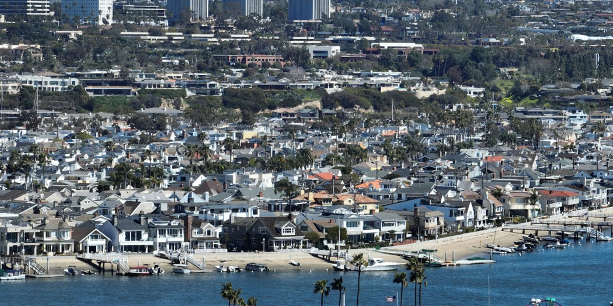 Newport Beach, Kalifornia. Widok na wyspę Balboa i Newport Coast.  