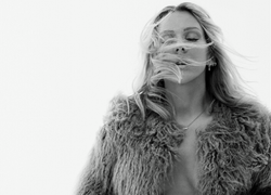 Ellie Goulding odgrywa się na byłym kochanku