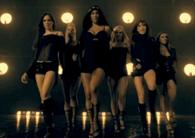 Nicole Scherzinger olyan őrültem szexi szerelésben ugrál a színpadon, hogy oda se merünk nézni