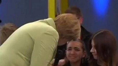 Izrael nélküli világra vágyik a Merkel által megríkatott kislány