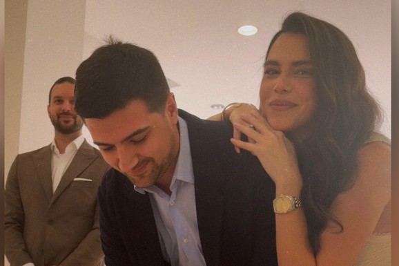 UDALA SE BIVŠA DEVOJKA MIRKA ŠIJANA! Trudna mlada blista u elegantnoj haljini i ne skida osmeh sa lica, a mladoženja potpisuje venčani list