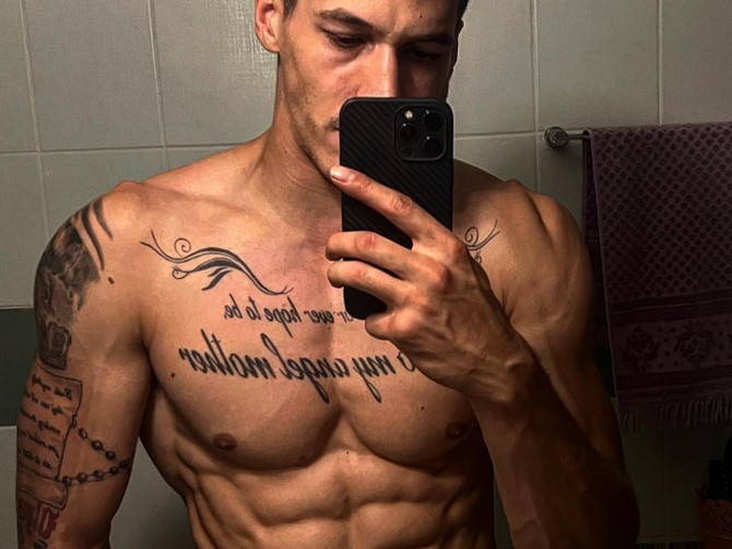 Žene su oduševljene Matijinim čelik trbušnjacima i tvrde da je najzgodniji Beograđanin