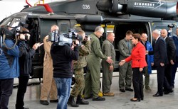 Macierewicz: W tym roku pierwsze śmigłowce Black Hawk dla polskich komandosów