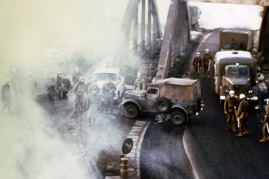 Kadr z filmu  „Człowiek z żelaza” w reż. Andrzeja Wajdy (1981)