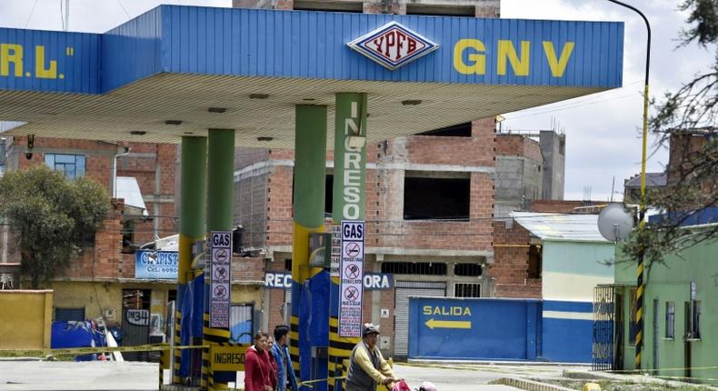 A service station in El Alto, Bolivia is closed due to the lack of gasoline, a problem affecting stations all over the country