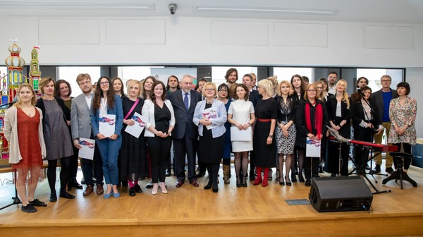 Stypendia to ogromna szansa dla uzdolnionych osób na realizację autorskich projektów oraz podjęcie dodatkowej edukacji artystycznej, studiów czy stażu, aby doskonalić swoje umiejętności