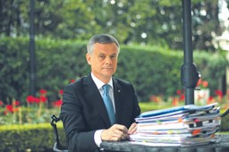 iTunes i Spotify działają zgodnie z prawem. Co zrobić z rzeszą nielegalnych serwisów?