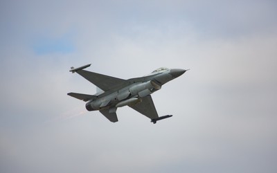 Polska przyspiesza dostawę myśliwców F-16 na Ukrainę. To efekt rozmów Zełenskiego z Tuskiem