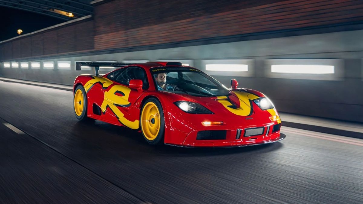 Cum un McLaren F1 GTR lovit de două ori s-a vândut cu 34,6 milioane de dolari. Mașina a fost a bateristului Pink Floyd