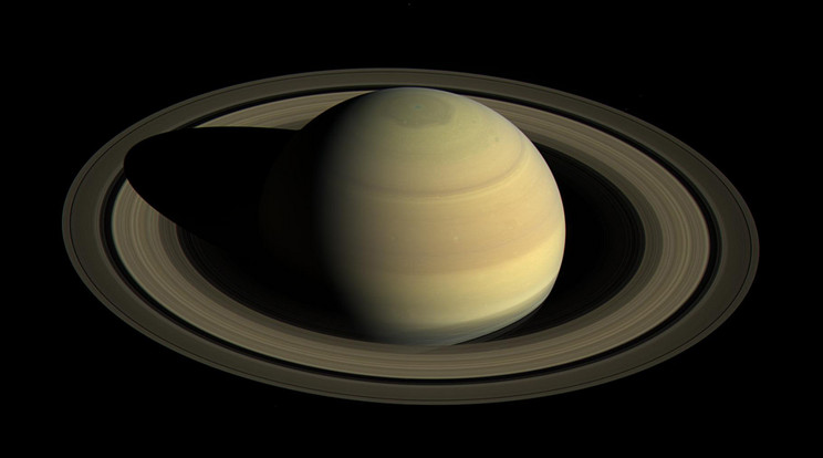 A Szaturnusz a gyűrűinek köszönhetően a leglátványosabb bolygó (a Földet nem számítva) a Naprendszerben. A gyűrűrendszer kialakulásáról azonban csak feltételezések voltak, bizonyítékok kevésbé. A Cassini űrszonda adatainak modern számítógépekkel való feldolgozása azonban megnyította az utat a gyűrük keletkezésének feltárása előtt. / Fotó: NASA